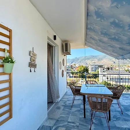 Free Spirit Sophie Каламата