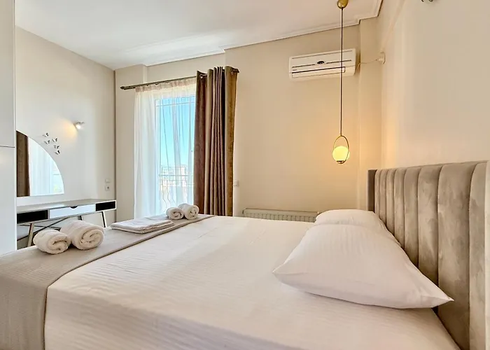 Free Spirit Sophie * Kalamata