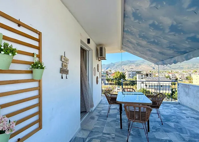 Free Spirit Sophie Kalamata